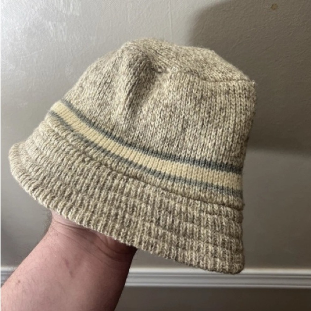 Vintage y2k 90s WIGWAM Mills Wool Blend
Bucket Hat Beige Tan Knit
USA Made